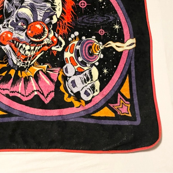 Steven Rhodes Killer Klowns from Outer Space Blanket - Picture 14 of 16